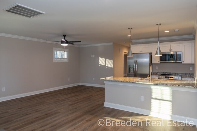 Building Photo - 804 5th Ave SW