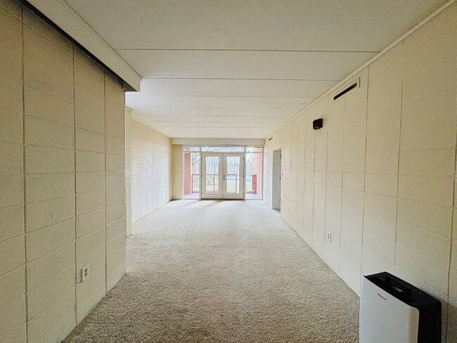 Building Photo - 904 Brightwood Manor Dr