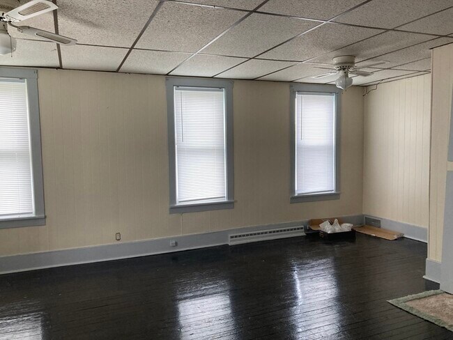 Building Photo - 3 Bedroom Duplex