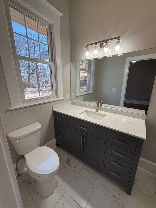 Building Photo - 4 Bedroom Fully Remodeled House Located in Five Points!