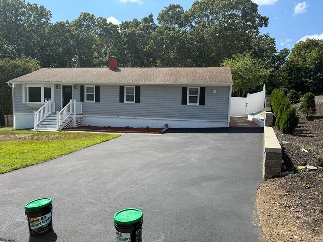 Building Photo - 29 Blueberry Hill Rd