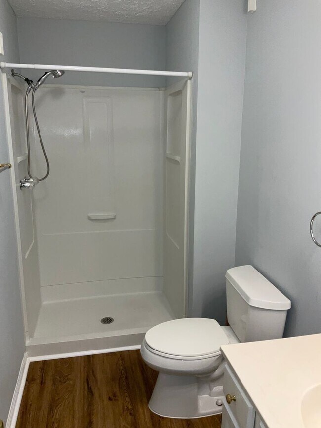 Building Photo - Very well maintained and extra large 3BR 2BA condo moments to Marc Train in Downtown Gaithersburg