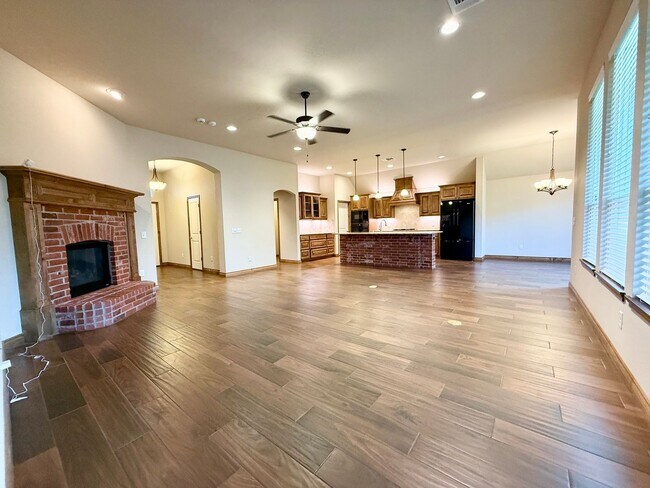 Building Photo - 706 Sedona Dr