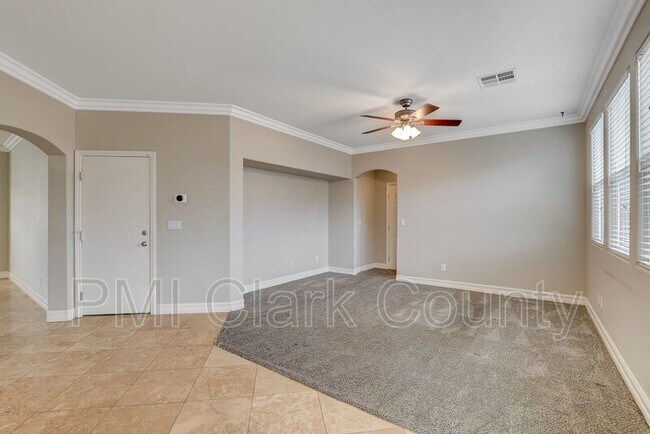 Building Photo - 8912 Ochoa St