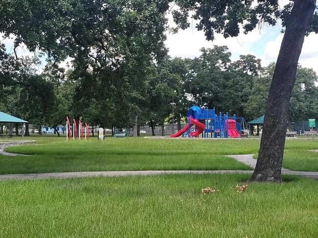 Building Photo - 6914 Gonzales St