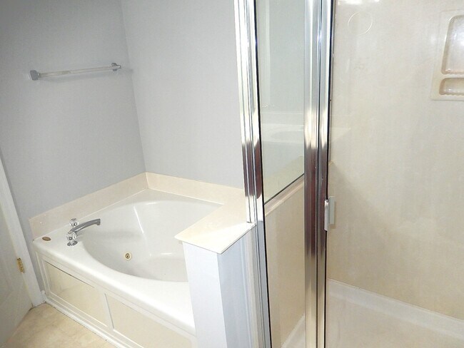 Building Photo - 3335 Archdale Dr