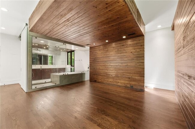 Building Photo - 2105 Fairhaven Cir NE