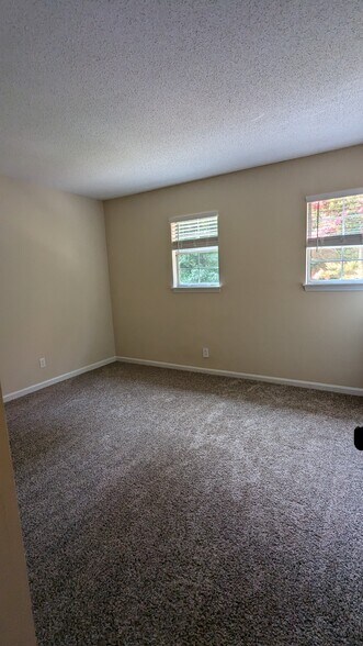 Building Photo - 2107 Alpine Rd