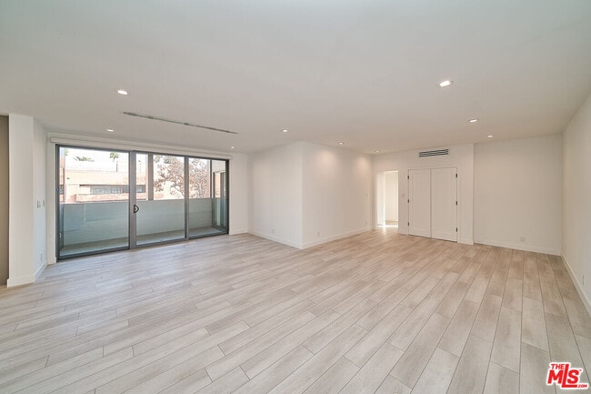 Building Photo - 145 S Maple Dr
