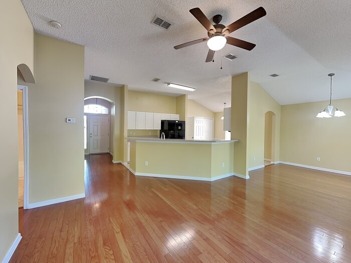 Building Photo - 801 MacKenzie Cir