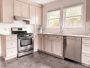 Building Photo - Quiet Neighborhood - Short-Term Single Fam...