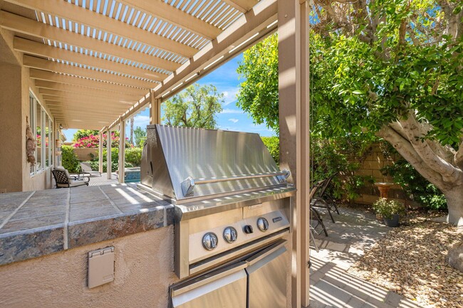 Building Photo - 44085 Royal Troon Dr