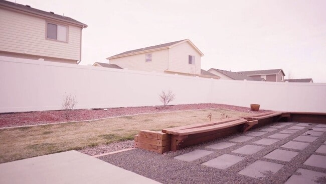 Building Photo - Spacious 3 bed, 2 Bath Wellington Home!