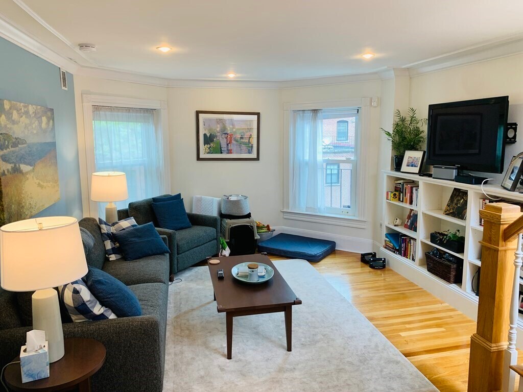 Building Photo - 396 Marlborough St