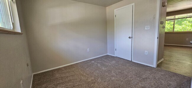 Building Photo - AVAILABLE NOW! Arvada 3 Bed 2 Bath Duplex New Paint New Flooring!