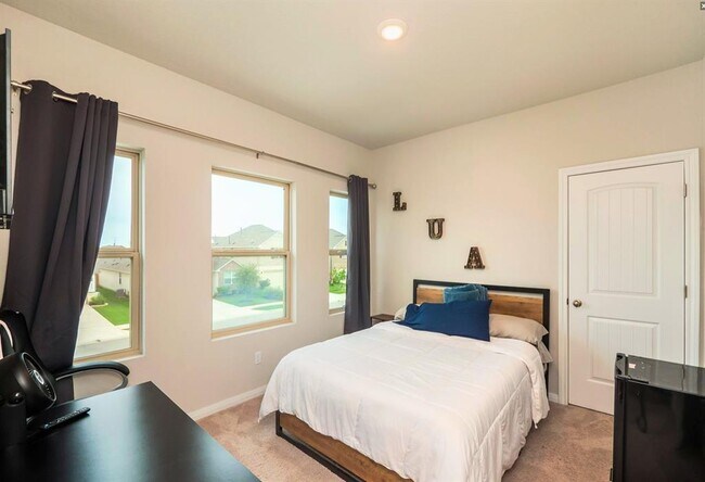 Building Photo - 111 Lyrebird Ln