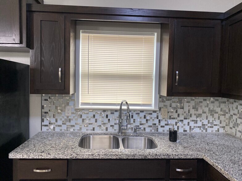 Building Photo - 904 E Myrtle Beach Ave