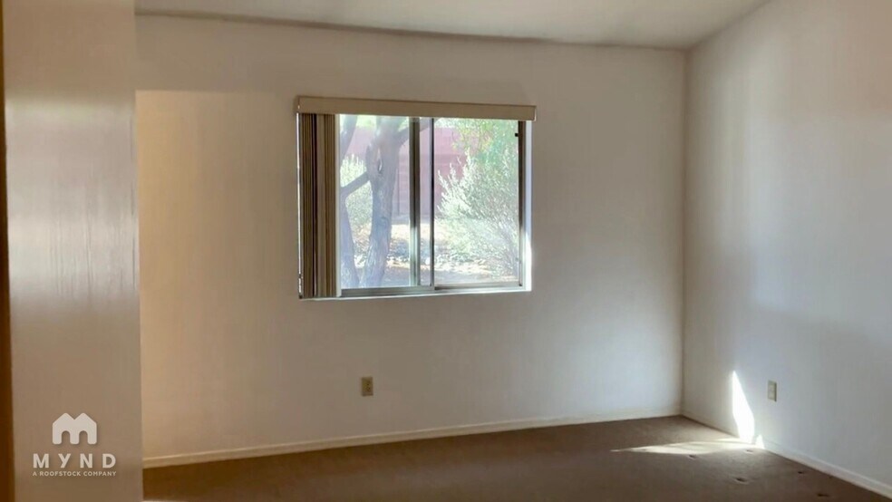 Building Photo - 1679 W Camino Acierto