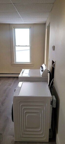 Building Photo - 47 Clinton Ave