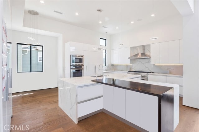 Building Photo - 332 Avenue E