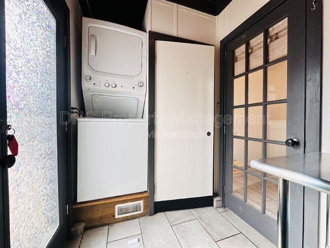 Building Photo - 3231 Bonway Dr