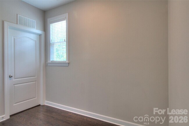 Building Photo - 3013 Hamilton Mill Dr