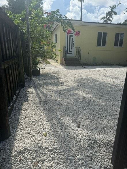 Gated Entrance - 225 South Dr