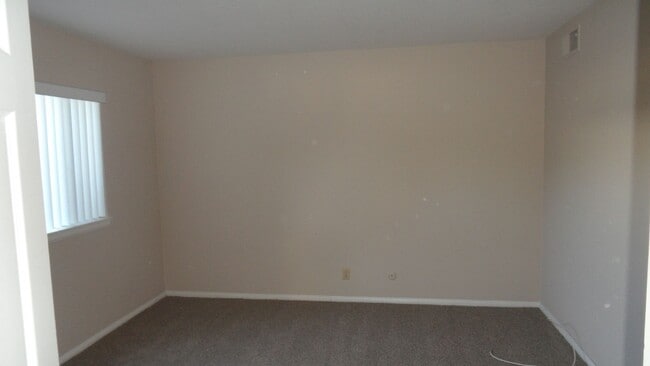 Building Photo - Clark 157-161