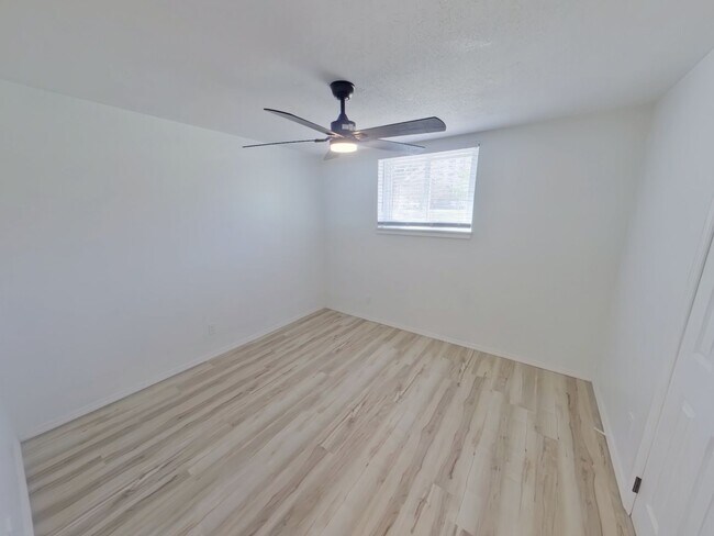 Building Photo - Remodeled 5BR Wichita Home for Rent - Pet Friendly!