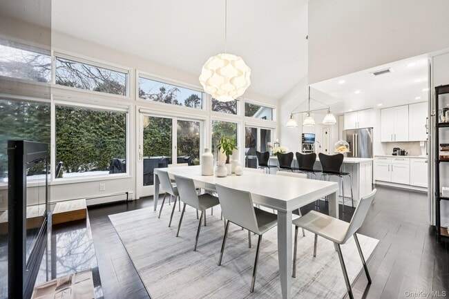 Building Photo - 6 Carol Ln