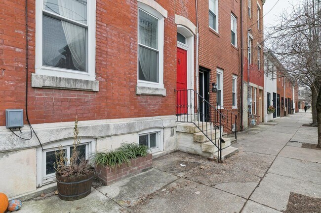 Building Photo - 1228 Catharine St