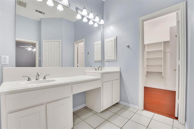 Building Photo - 1211 Greenway Dr