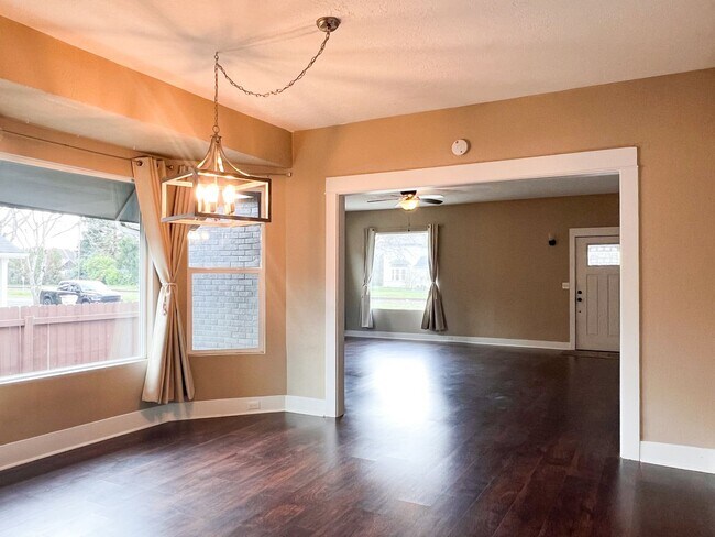 Building Photo - 3BD/2BA+FLEX HOME IN LEBANON