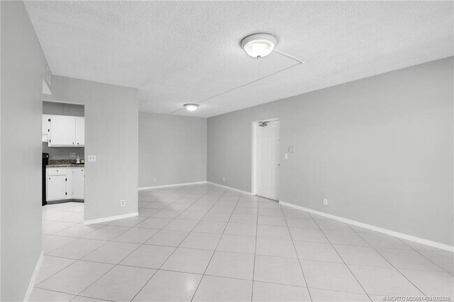 Building Photo - 1008 Green Pine Blvd