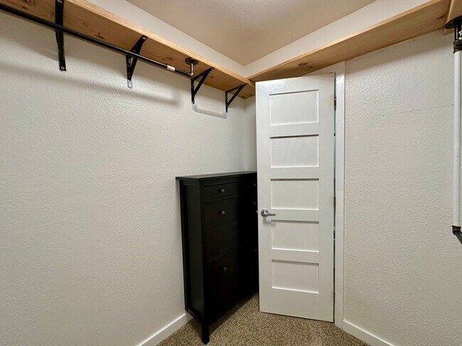 Building Photo - 2Bd/1Ba Kirkland Condo