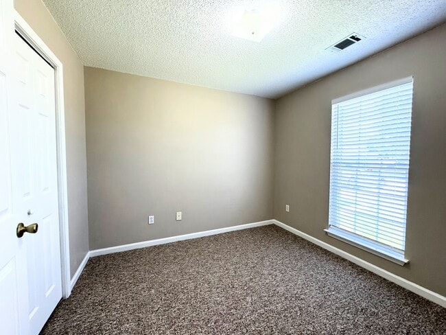 Building Photo - 331 Tyson Glen Dr