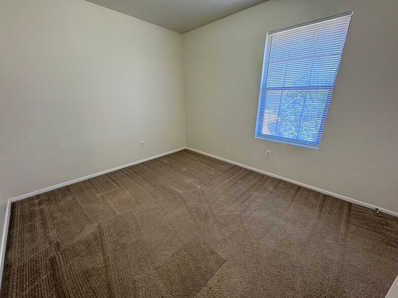 Building Photo - 1100 Leslie Cir