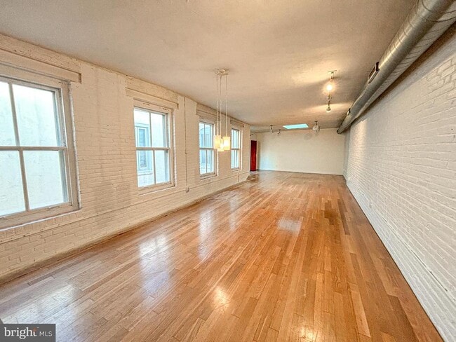 Building Photo - 212 Race St