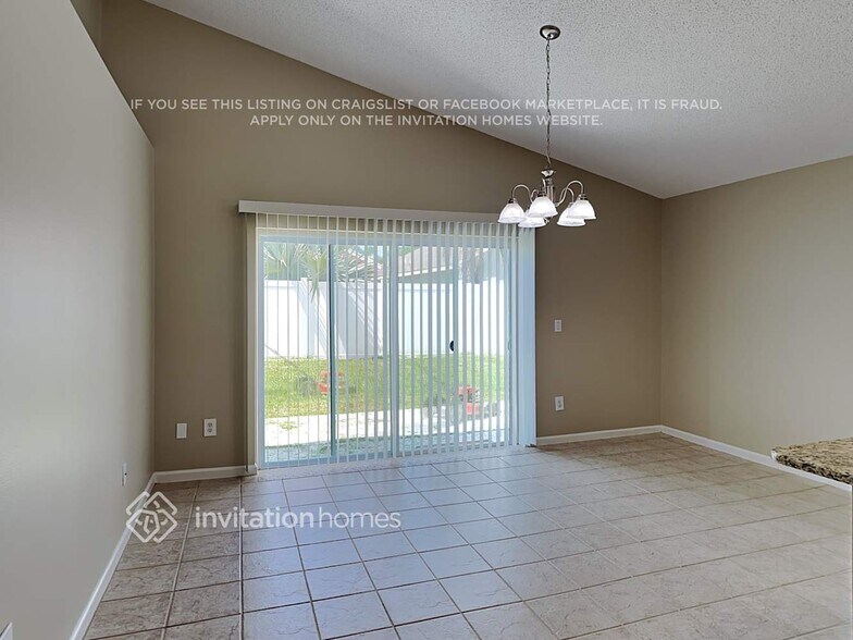 Building Photo - 2800 Falcon Crest Pl