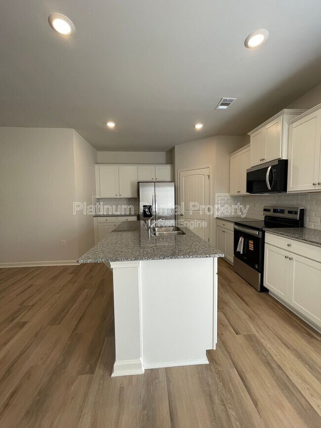 Building Photo - 56 Rustin Rdg