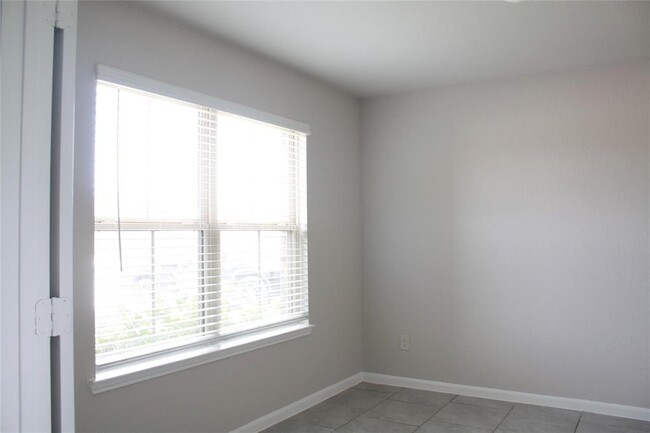 Building Photo - 18319 Pin Oak Lake Dr