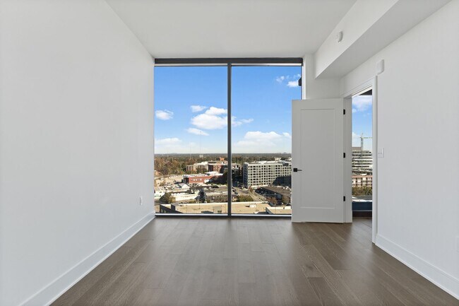 Building Photo - 2 Bed 2 Bath Apartment in West Midtown!