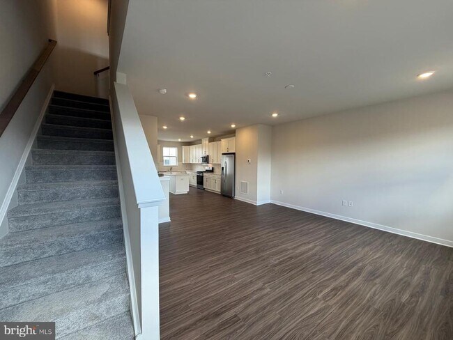 Building Photo - 33 E Front St