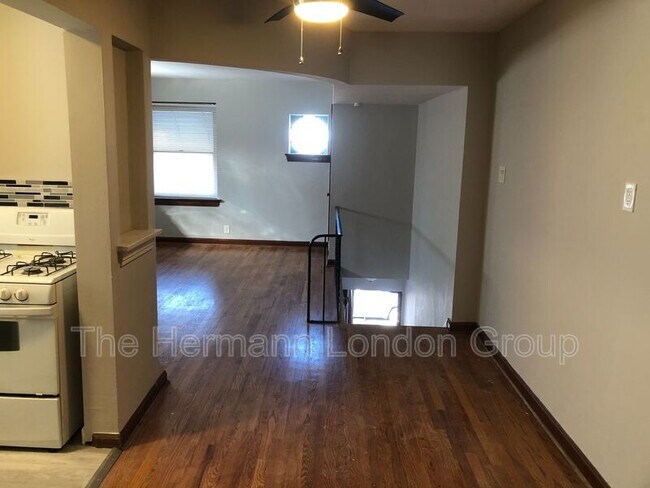 Building Photo - 4614-4616-4616 Jamieson Ave