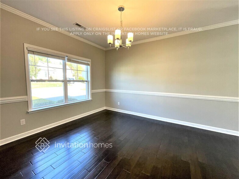 Building Photo - 270 Water Mill Rd