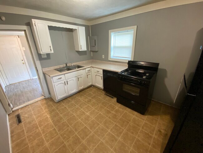 Building Photo - 1539 N Hickory Rd