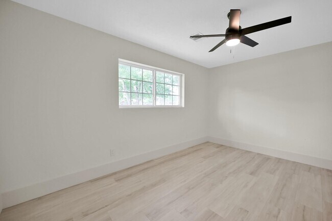 Building Photo - 6026 Willowbend Blvd