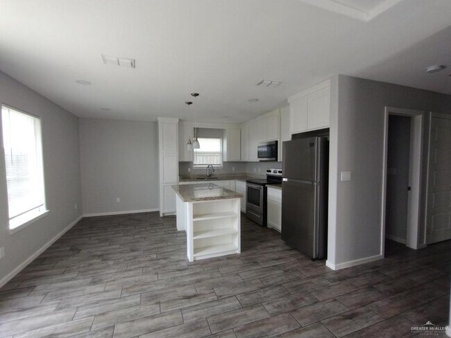 Building Photo - 7 Summerland Ln