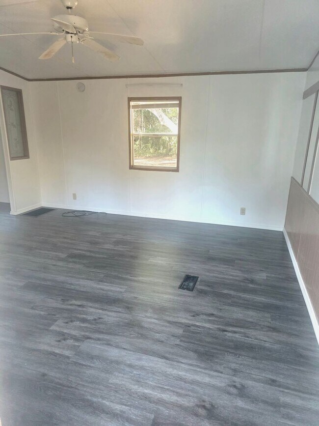 Building Photo - 2 bedroom 2 bathroom home for rent