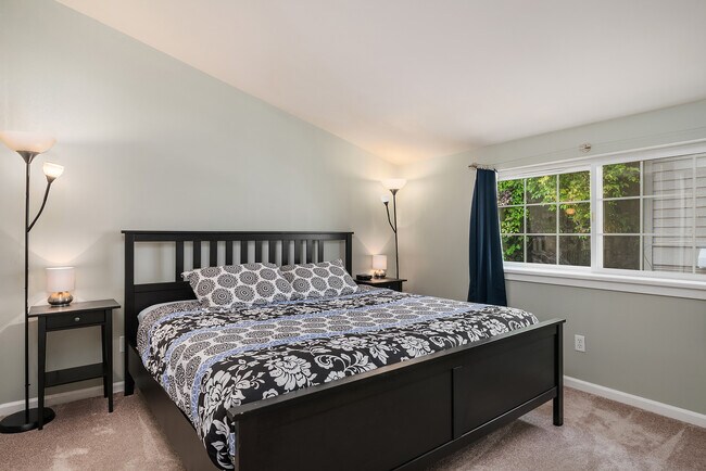 Building Photo - 2530 E Madison St